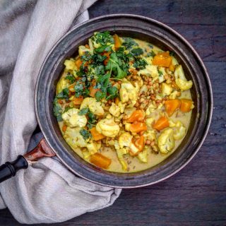 Curry med søtpotet og blomkål