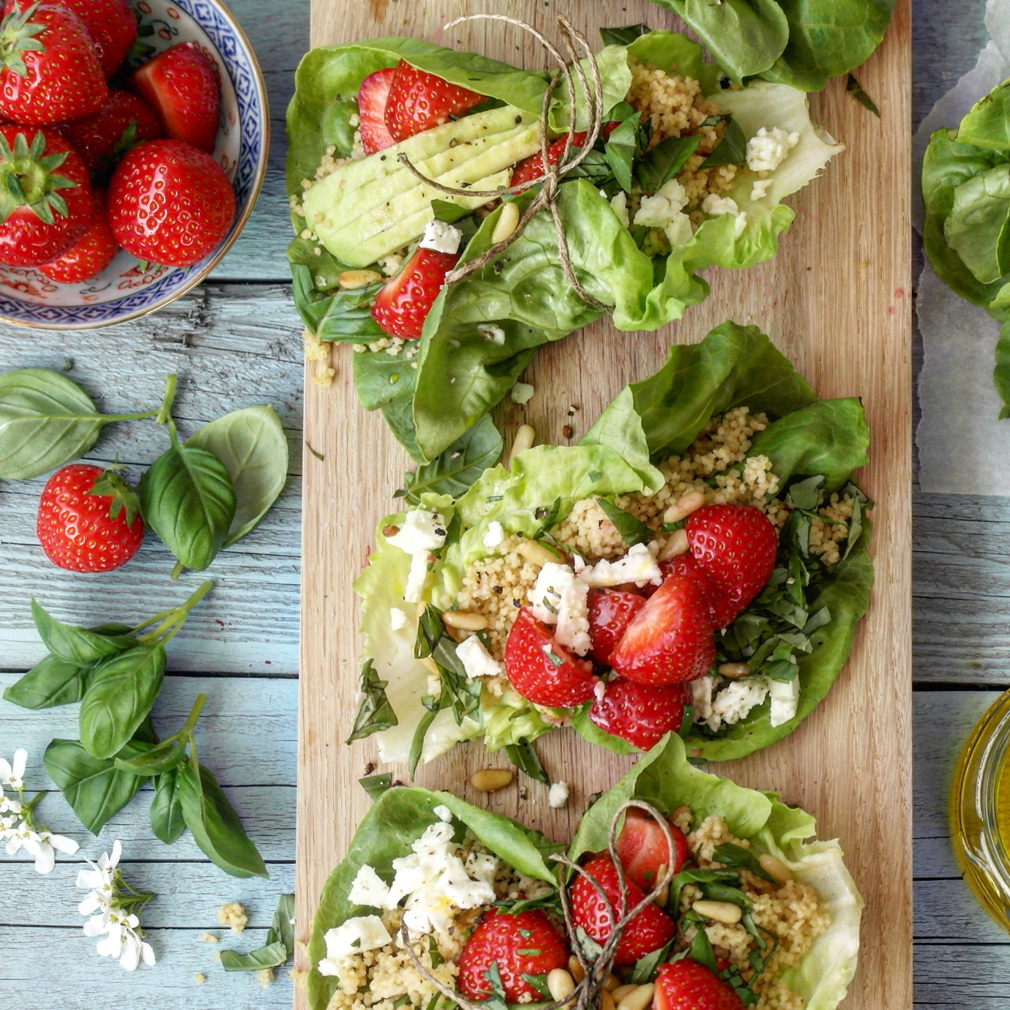 Salatwraps med couscous og jordbær 