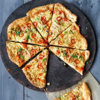 Pizza med grov bunn, ridderost og chili
