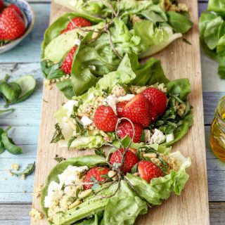 Salatwraps med couscous og jordbær