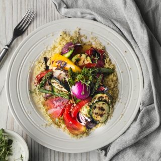 Couscous med grillede grønnsaker og urtedressing